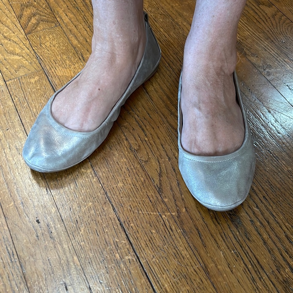 NWOT Universal Thread ballet slip ons. Size 9